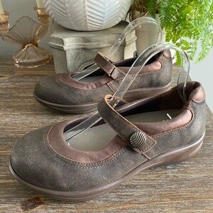 SAS Step Out Mary Jane Walking Comfort Suede Leather Shoe Womens 8.5 M Brown